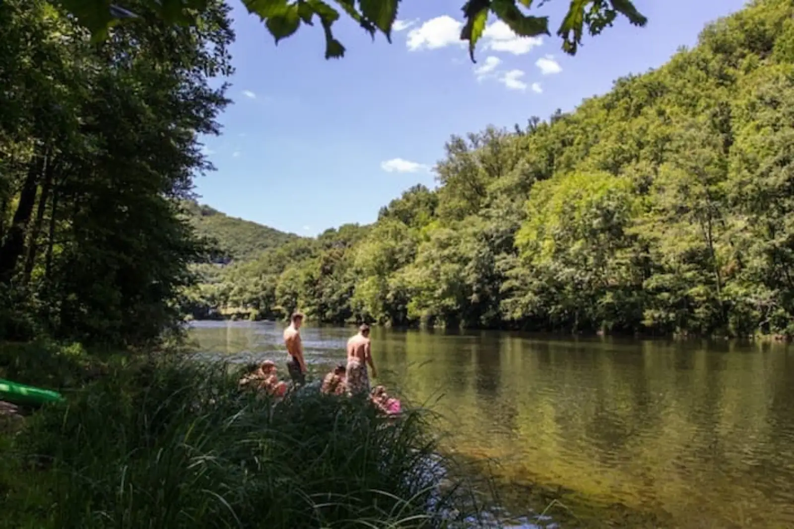 Banks of the Lot at Grand-Vabre with swimming pontoon