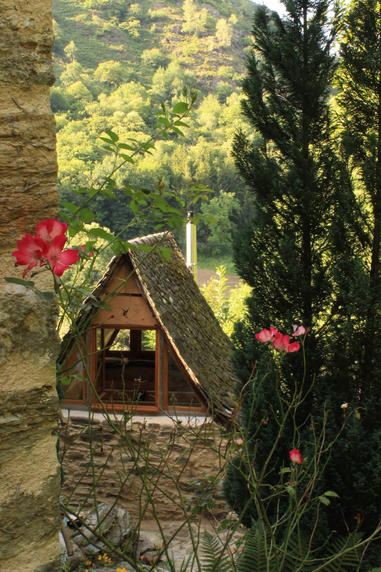 Le Secadou, ancienne sécherie à châtaignes rénovée à La Roquette